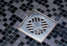 Comment déboucher le drain de sa douche ? Drain douche